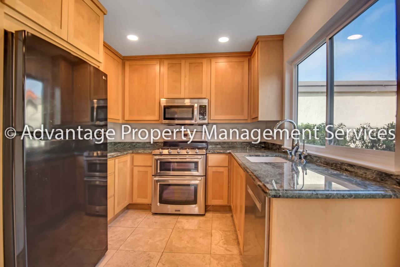 1413 Calle Enrique - Photo 7 of 16