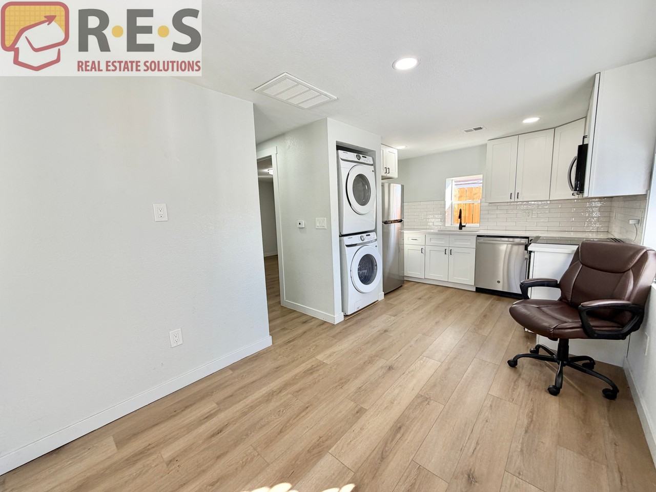 4310 Steele St - Photo 4 of 10