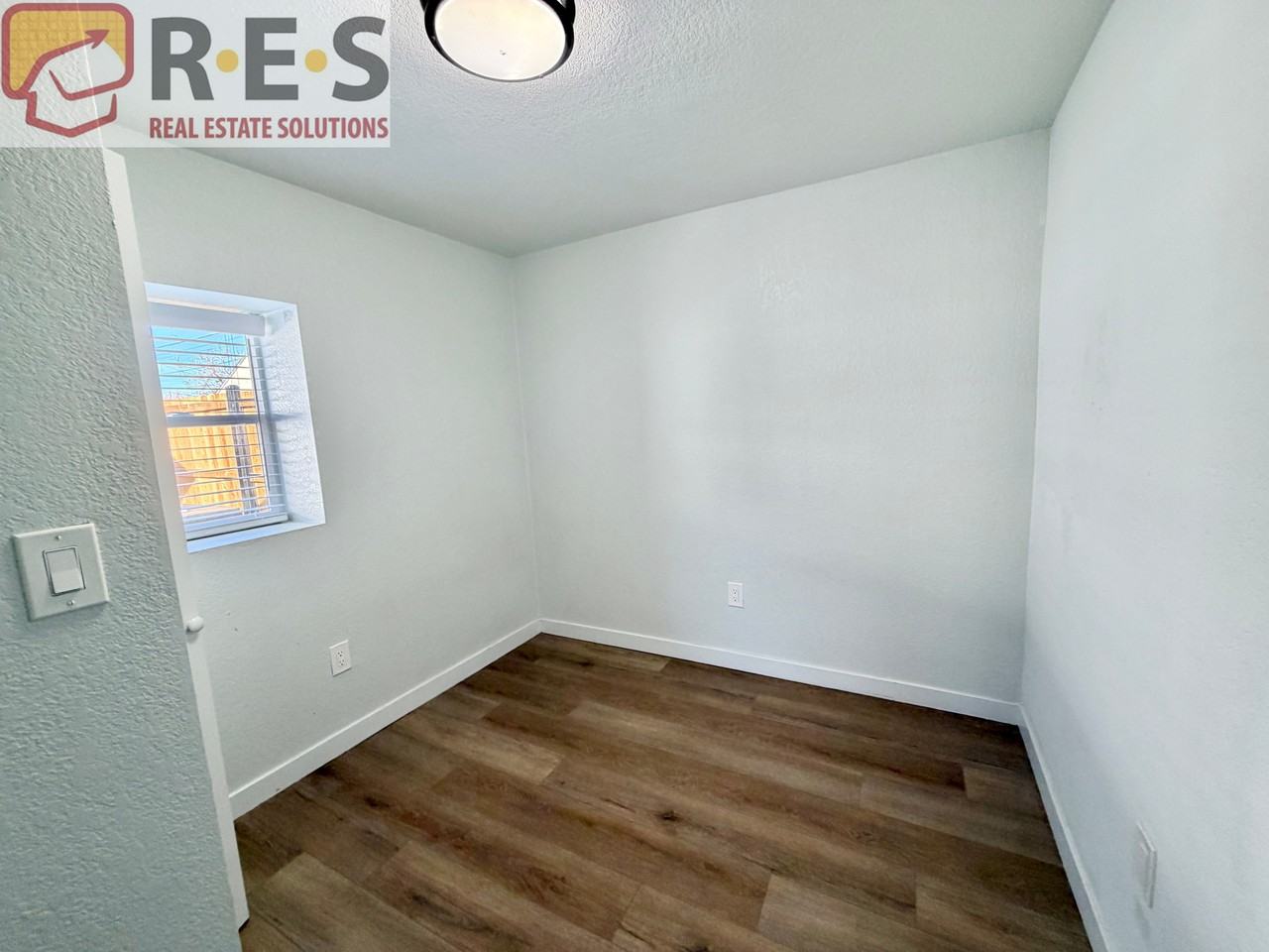 4310 Steele St - Photo 5 of 10