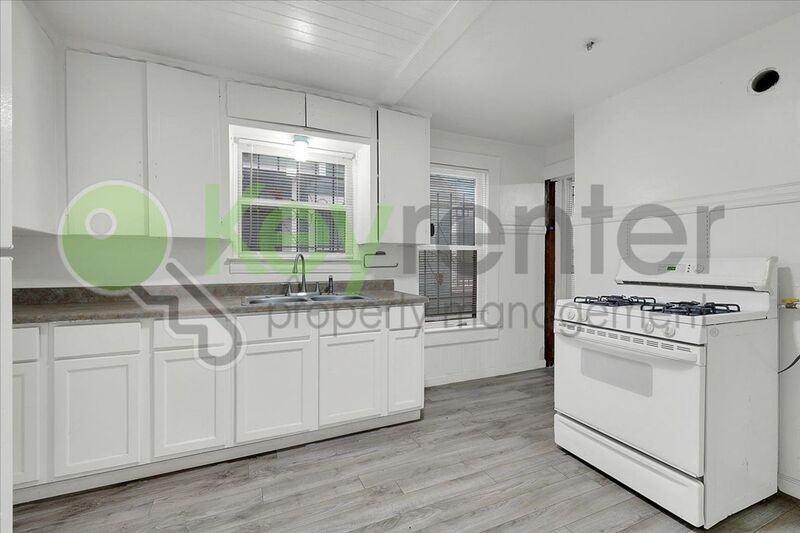 1827 T St #2 - Photo 6 of 24