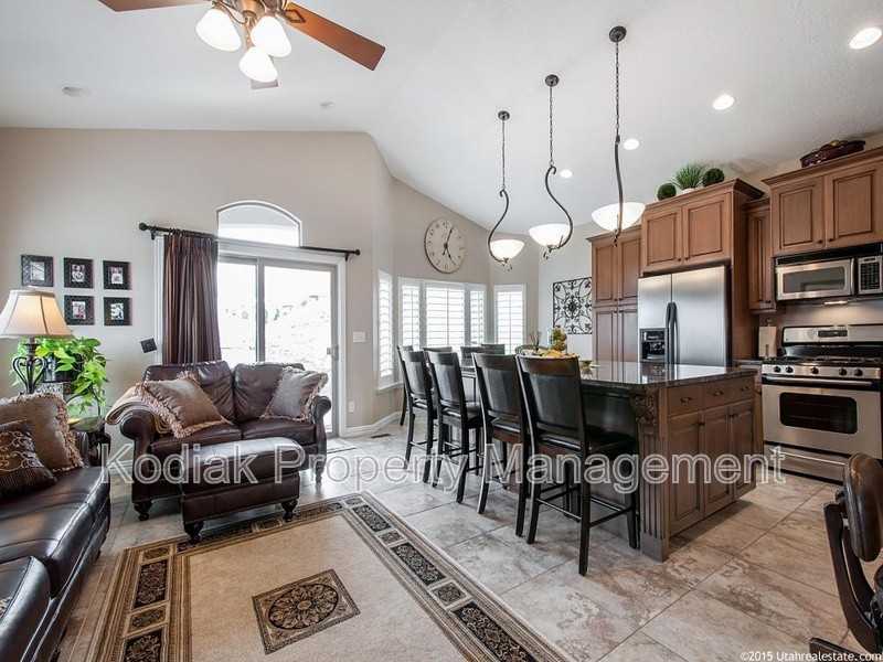 637 Edgewood Dr - Photo 6 of 27