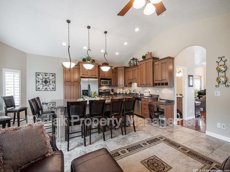 637 Edgewood Dr - Photo 7 of 27