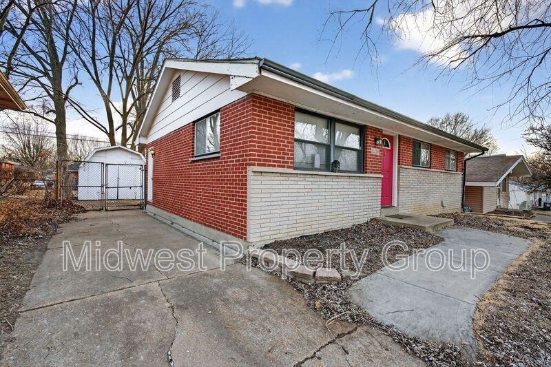 1156 Cove Ln - Photo 2 of 29