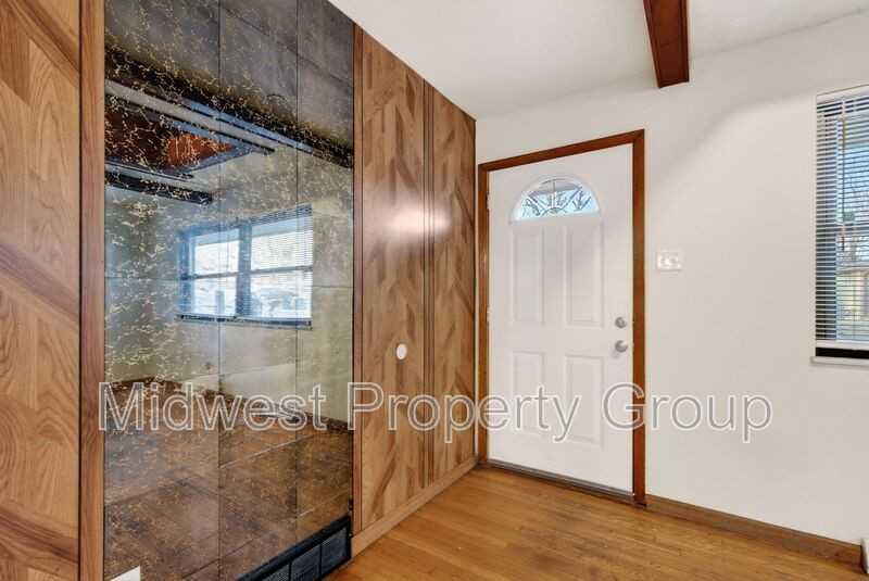 1156 Cove Ln - Photo 3 of 29