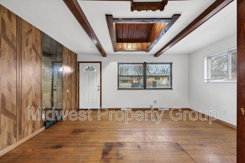 1156 Cove Ln - Photo 4 of 29