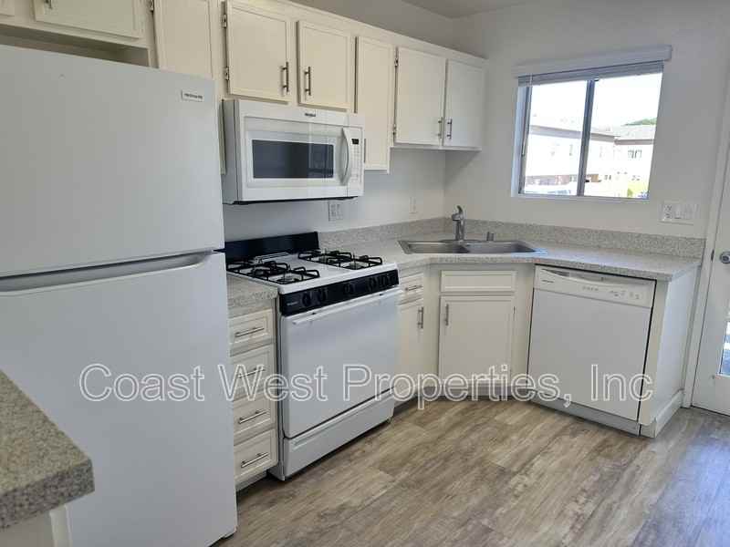 3563 Roosevelt St - Photo 4 of 25