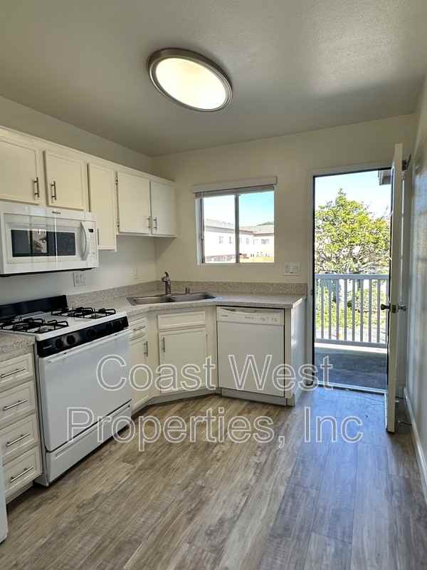 3563 Roosevelt St - Photo 6 of 25