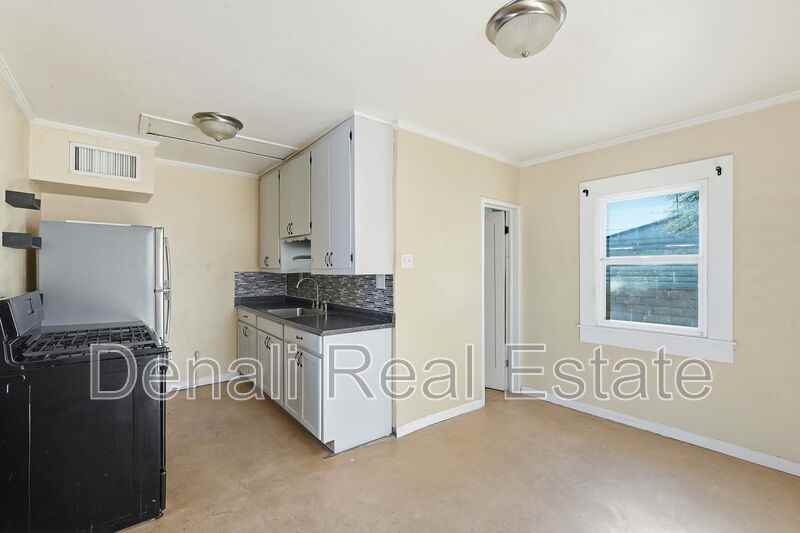 3226 E Bermuda St #2 - Photo 3 of 20