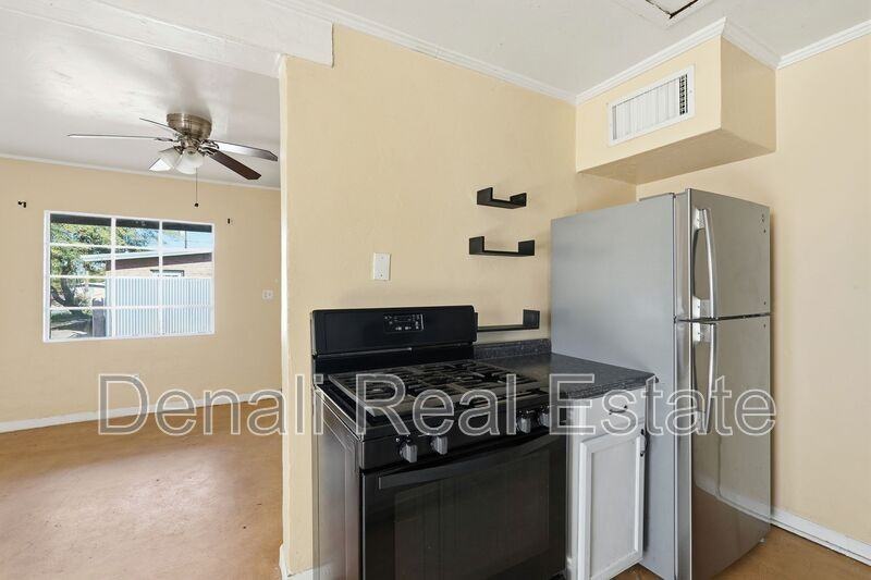 3226 E Bermuda St #2 - Photo 4 of 20