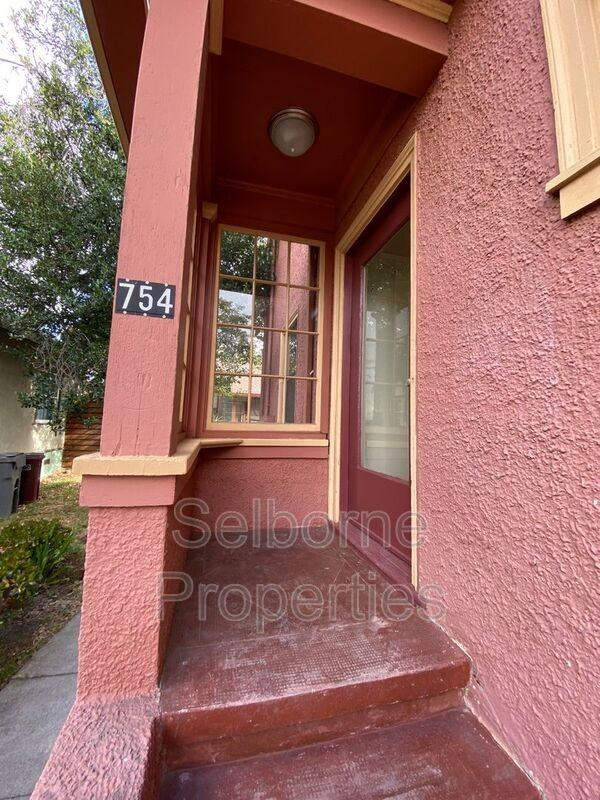 754 55th St - Photo 3 of 15