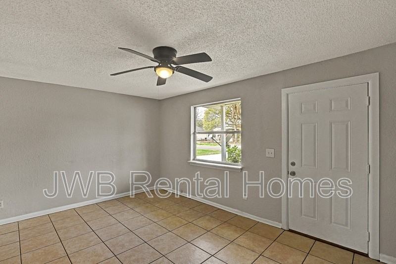 1840 Broadway Ave - Photo 6 of 17