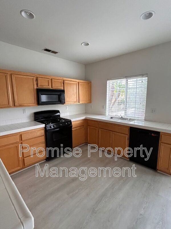 1281 Avenida Amistad - Photo 6 of 19