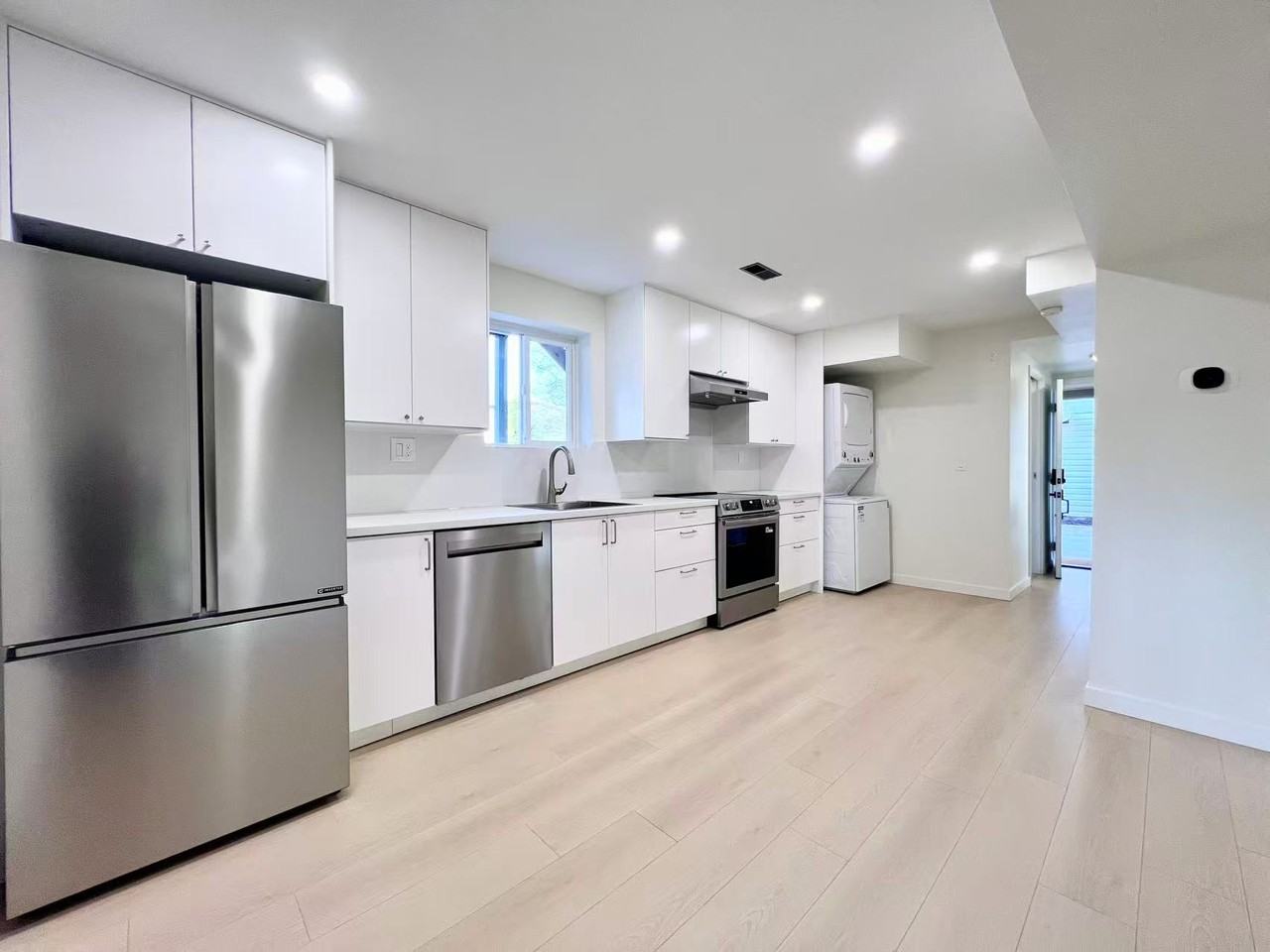 7411 Thormanby Crescent - Photo 2 of 10