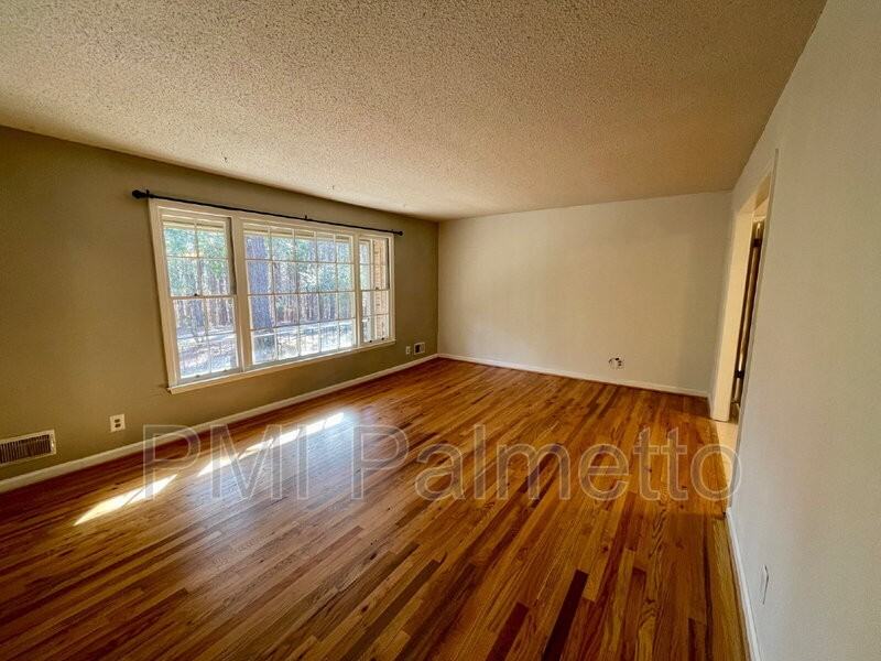 136 Lacaya Rd - Photo 7 of 31