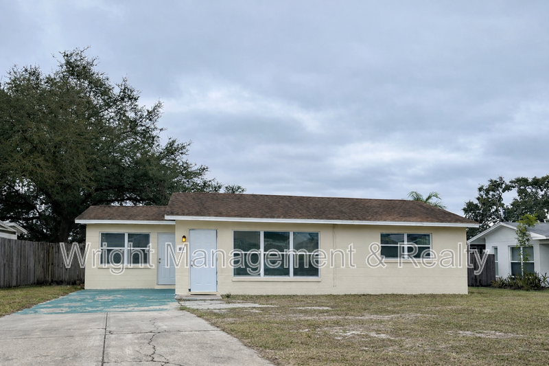 10731 108th St - Photo 2 of 16