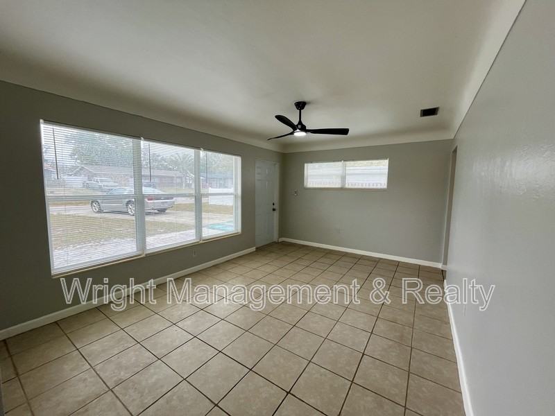 10731 108th St - Photo 3 of 16