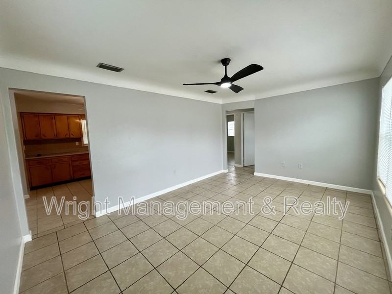 10731 108th St - Photo 4 of 16