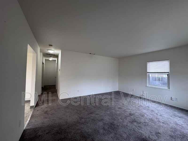 136 E Stadium Dr - Photo 4 of 24