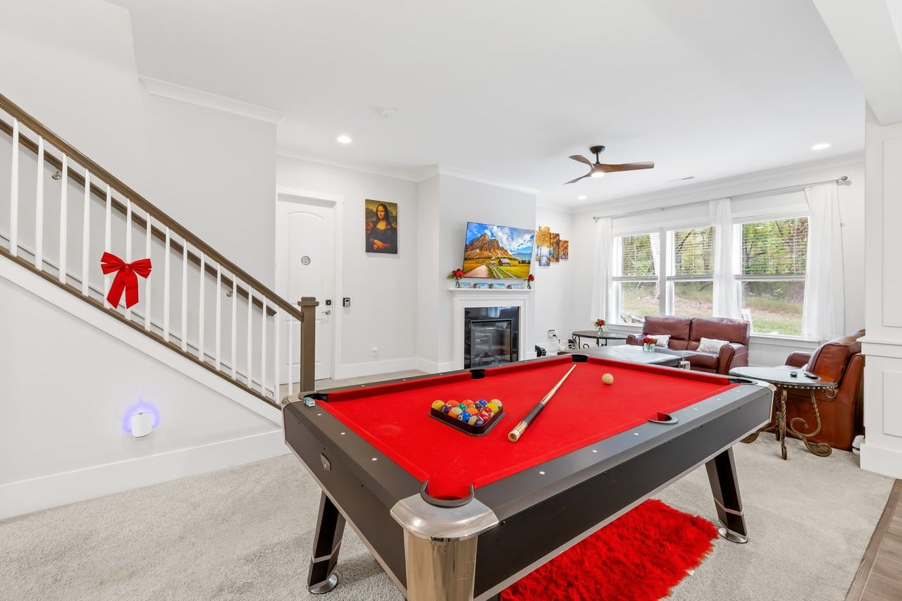 1727 Grace Ln - Photo 4 of 50