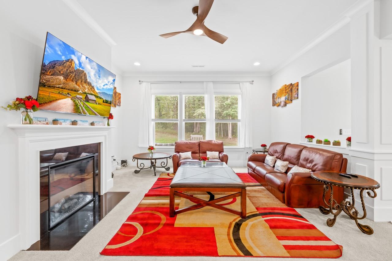 1727 Grace Ln - Photo 2 of 50