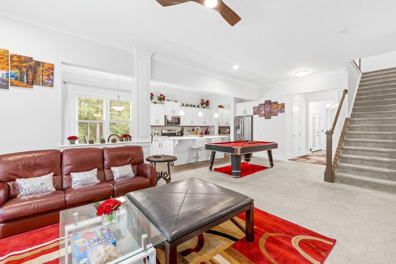 1727 Grace Ln - Photo 3 of 50