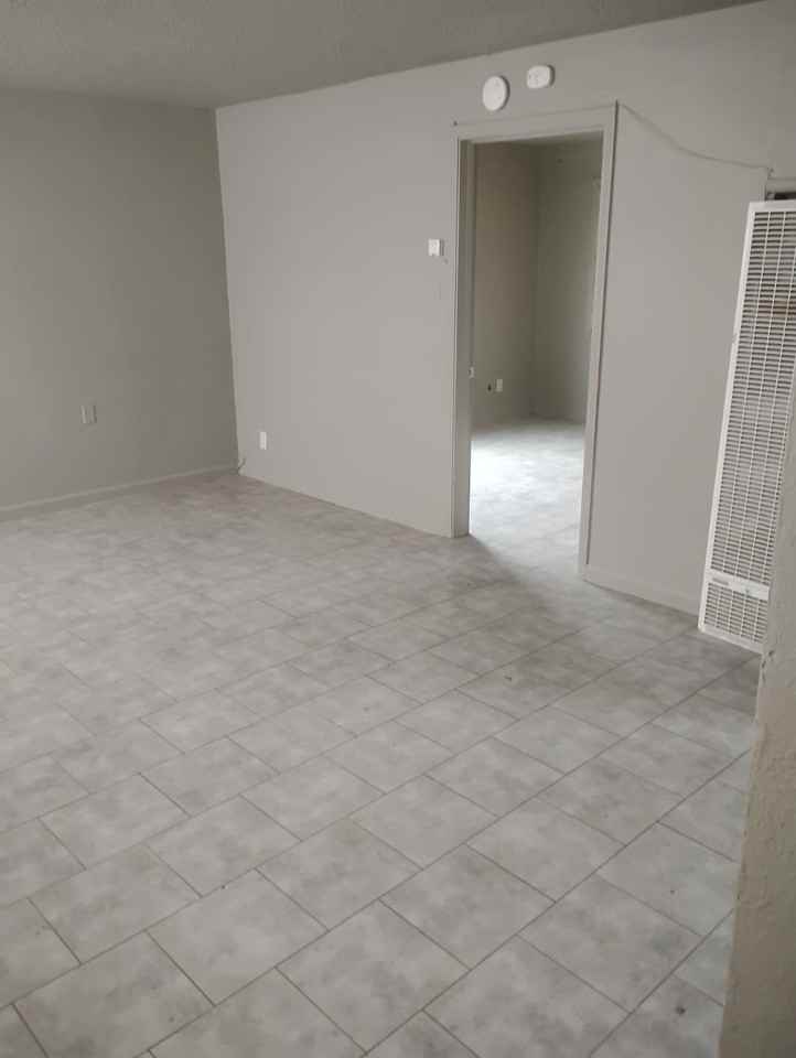 N H St #324 - Photo 4 of 6