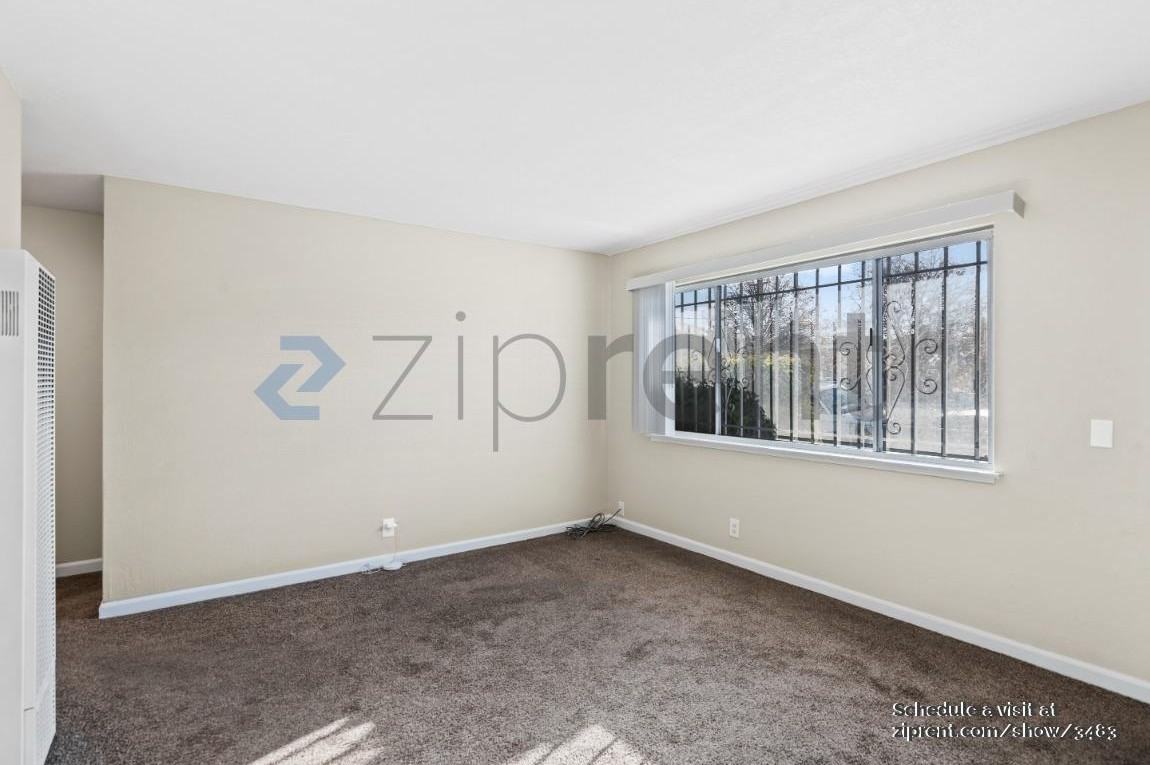 1379 Harmon St #B - Photo 3 of 14