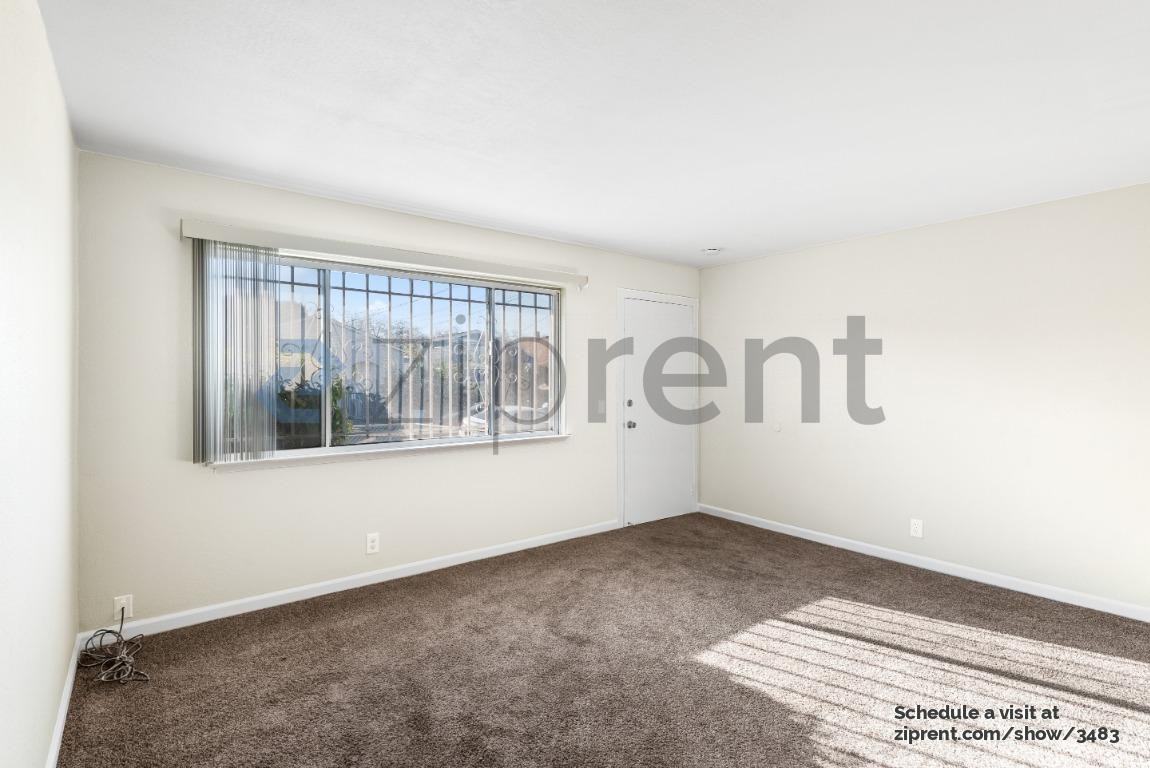 1379 Harmon St #B - Photo 4 of 14