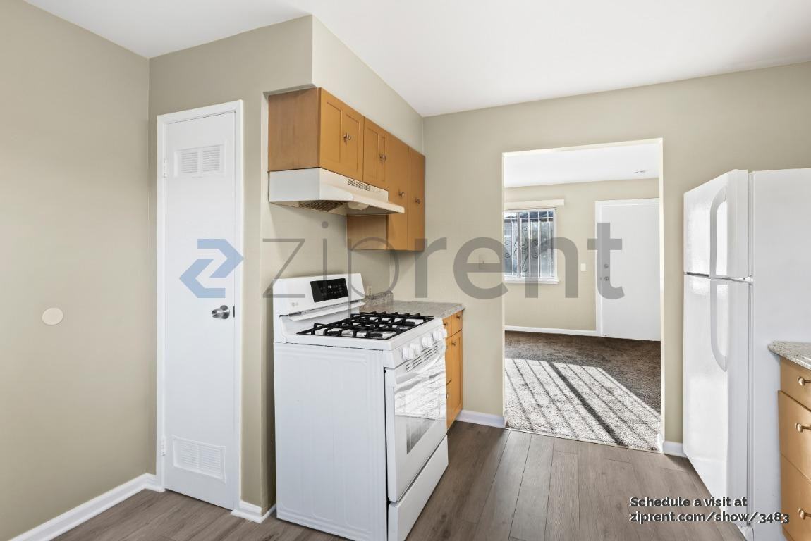 1379 Harmon St #B - Photo 7 of 14