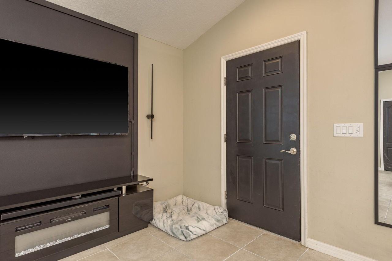 6405 Autumn Woods Way - Photo 7 of 20