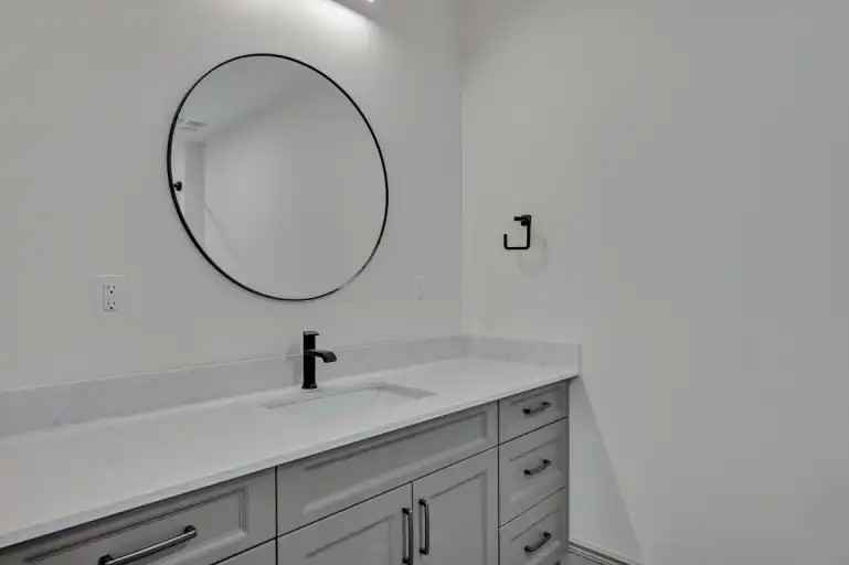 380 George St N #1B - Photo 5 of 6