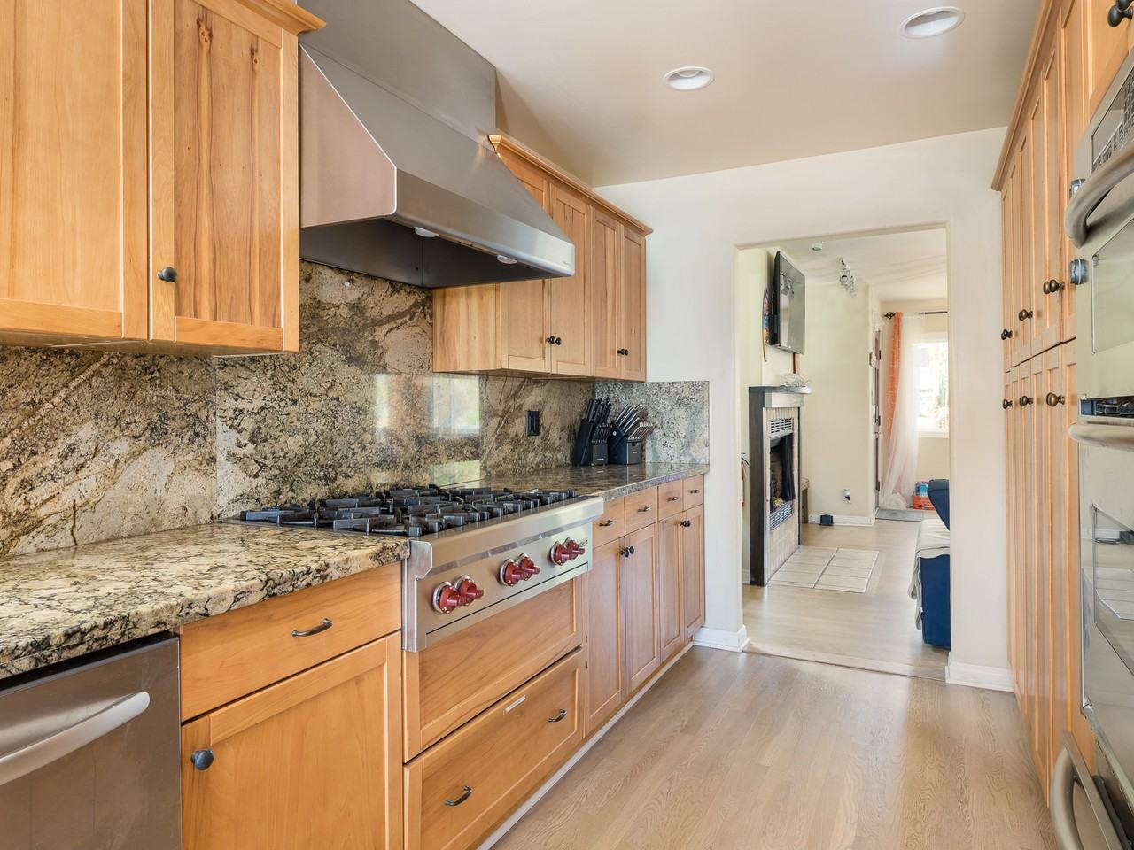 416 Virginia St - Photo 2 of 50