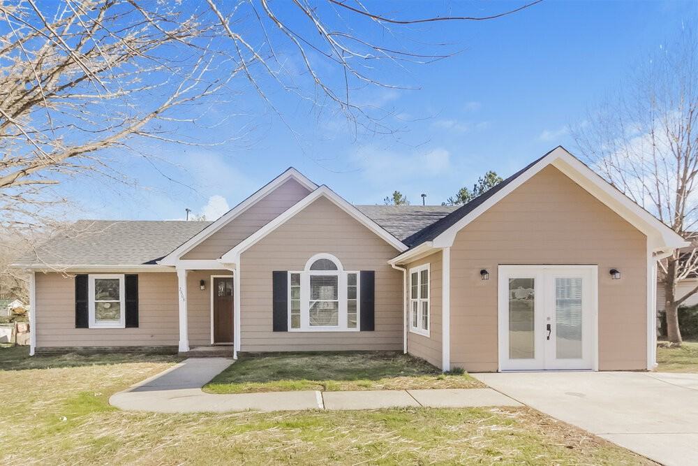 2808 Faircroft Way - Photo 3 of 16