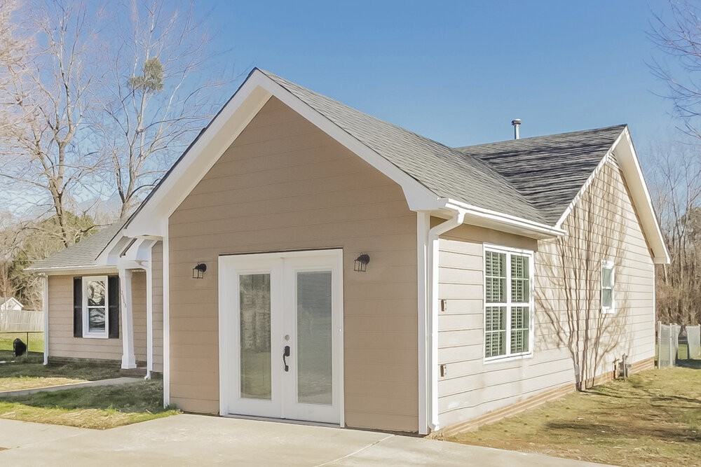 2808 Faircroft Way - Photo 4 of 16