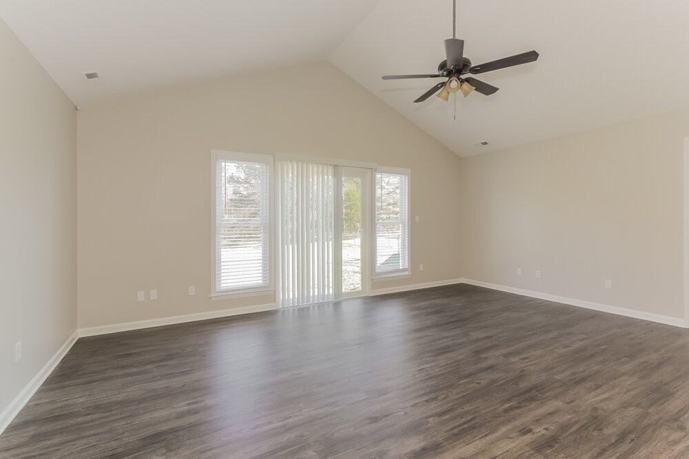 2808 Faircroft Way - Photo 5 of 16