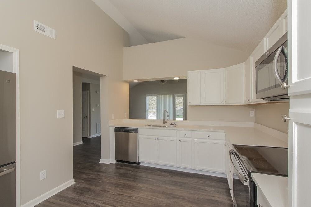 2808 Faircroft Way - Photo 7 of 16