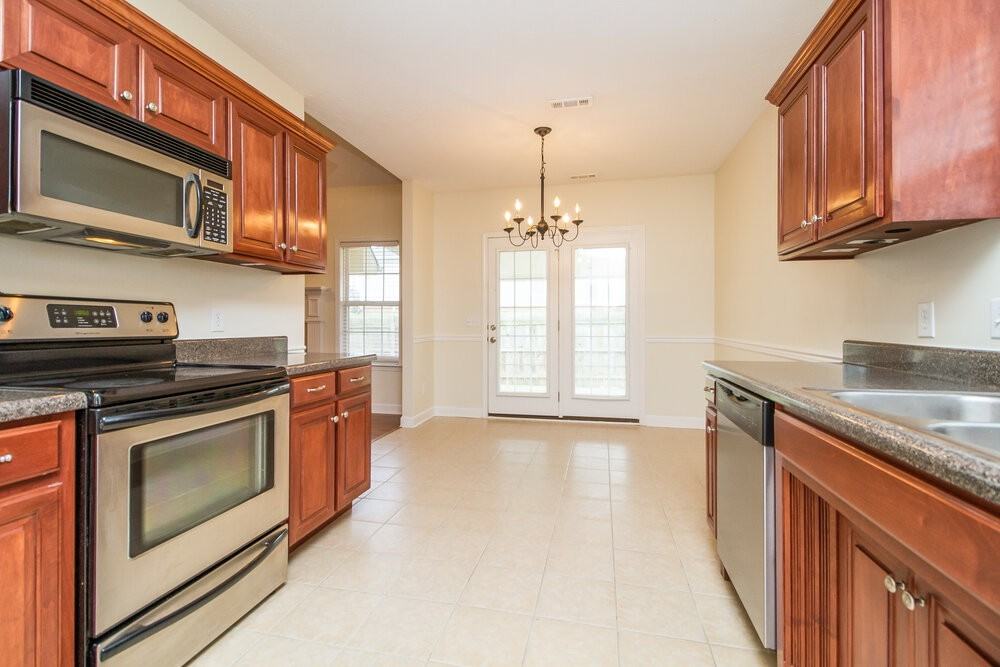 3310 Hamberton Cir - Photo 6 of 15