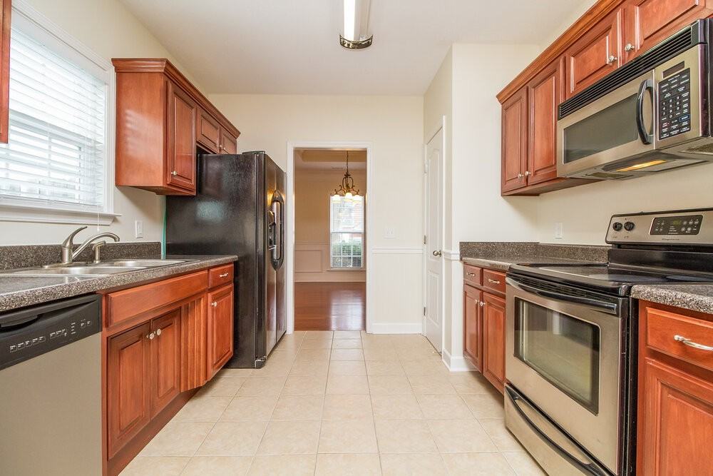 3310 Hamberton Cir - Photo 7 of 15