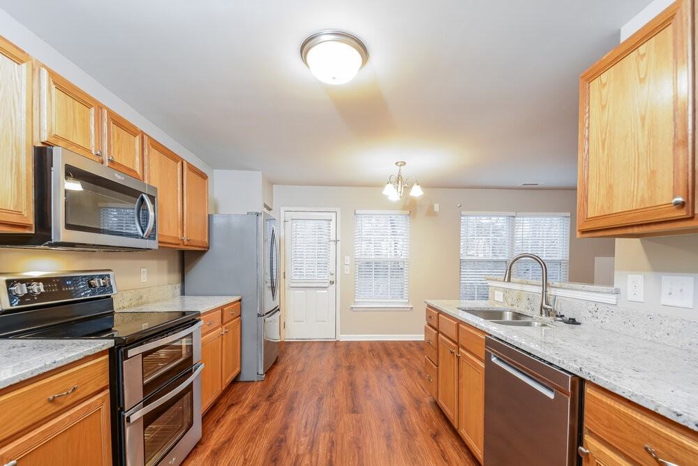 2822 Filbert St - Photo 6 of 17