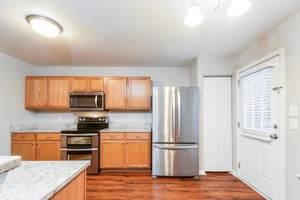 2822 Filbert St - Photo 7 of 17