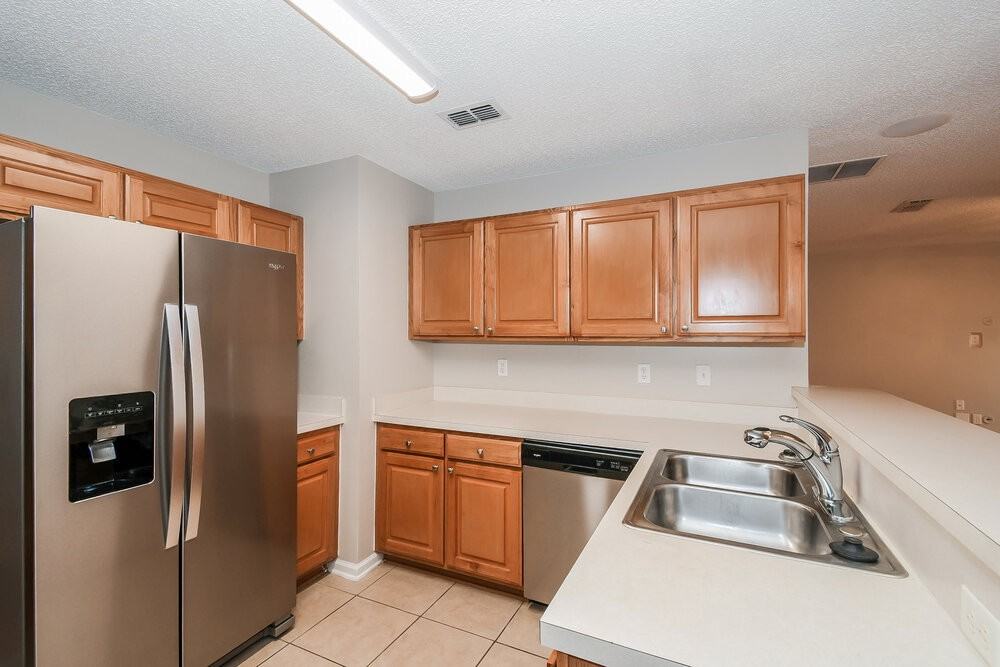 13558 Ashford Wood Ct W - Photo 7 of 17