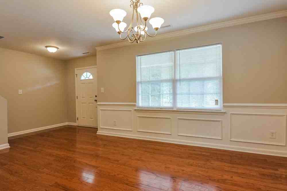 1452 Cairo Way - Photo 3 of 20