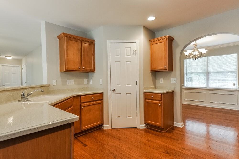 1452 Cairo Way - Photo 5 of 20