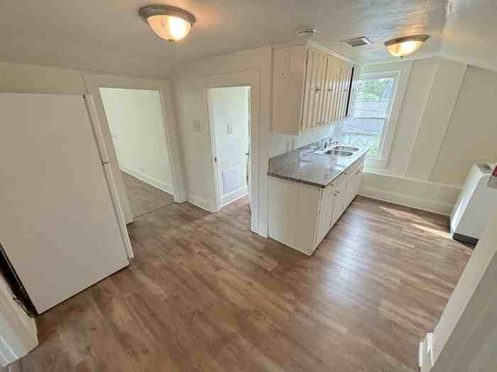 2617 Greenwood Dr #B - Photo 4 of 17