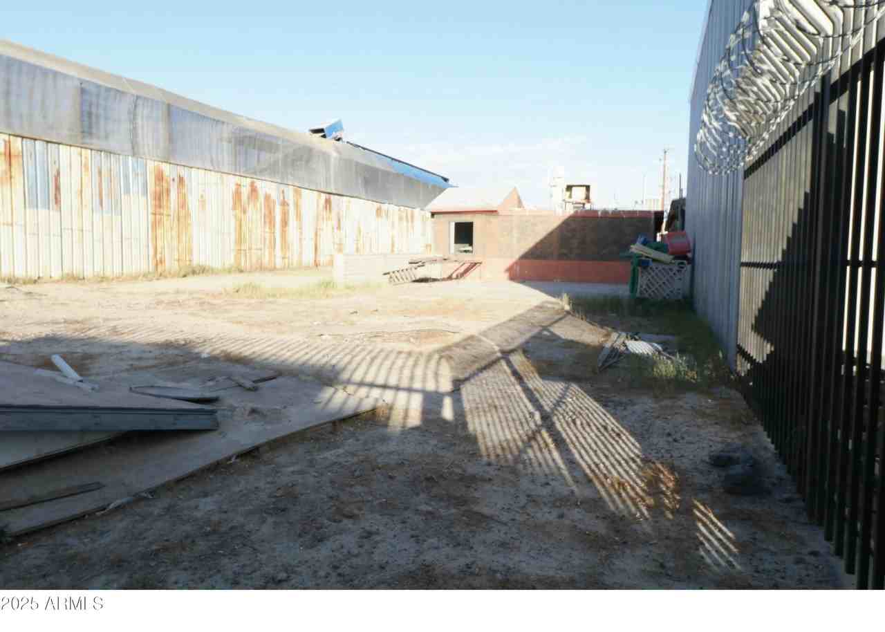 1342 N 21st Ave - Photo 4 of 11