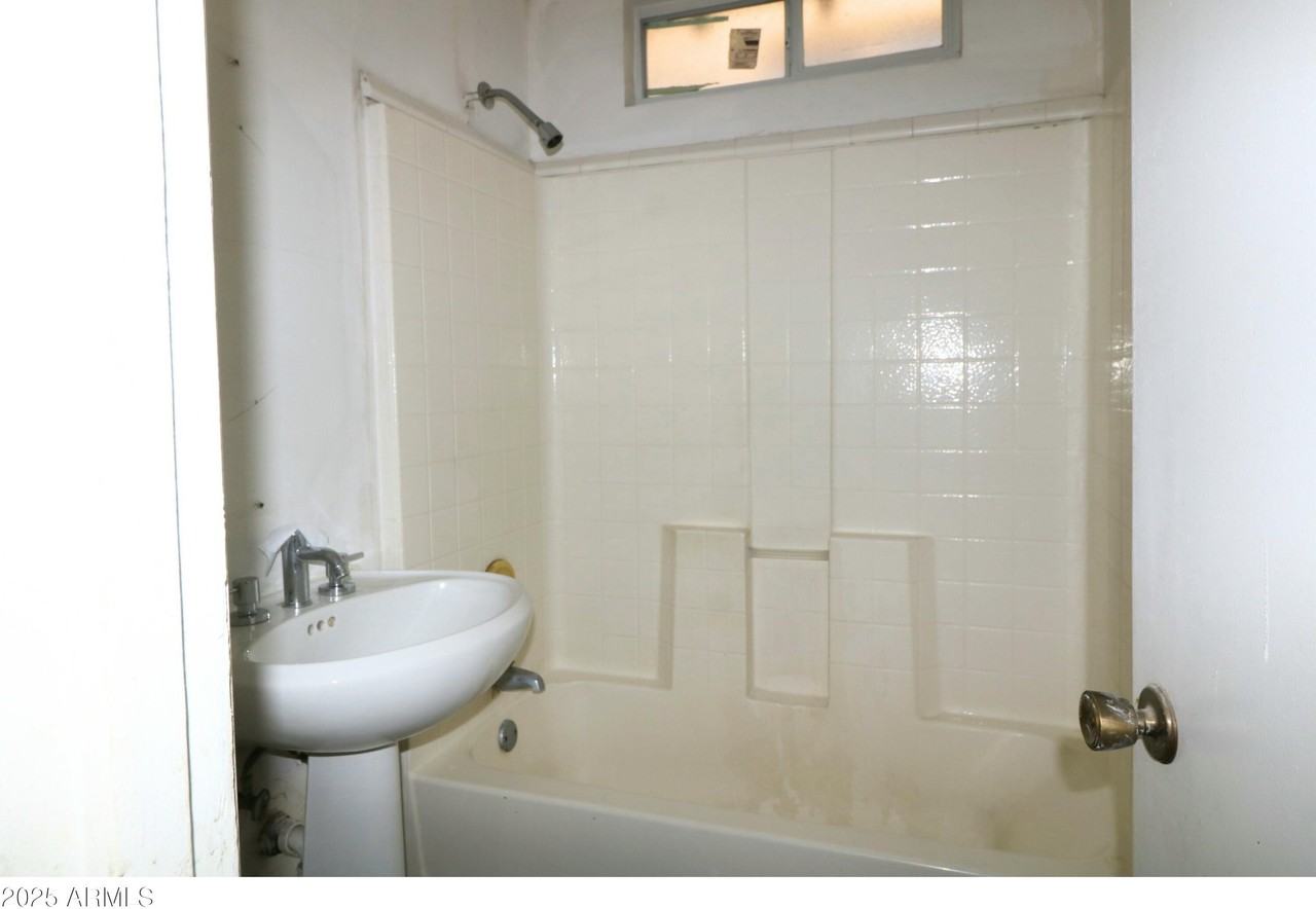 1342 N 21st Ave - Photo 6 of 11