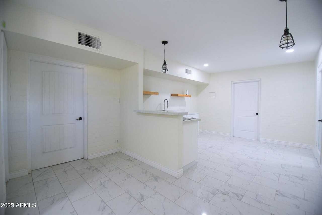 4155 W Whitton Ave - Photo 7 of 40