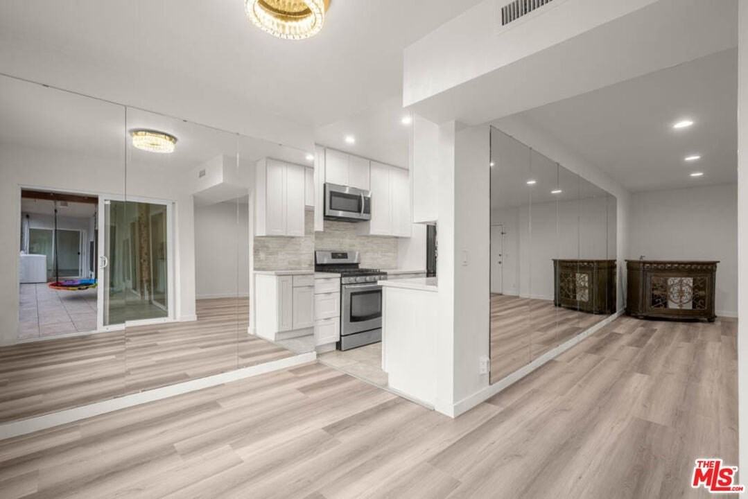 423 S Rexford Dr Unit 202 #202