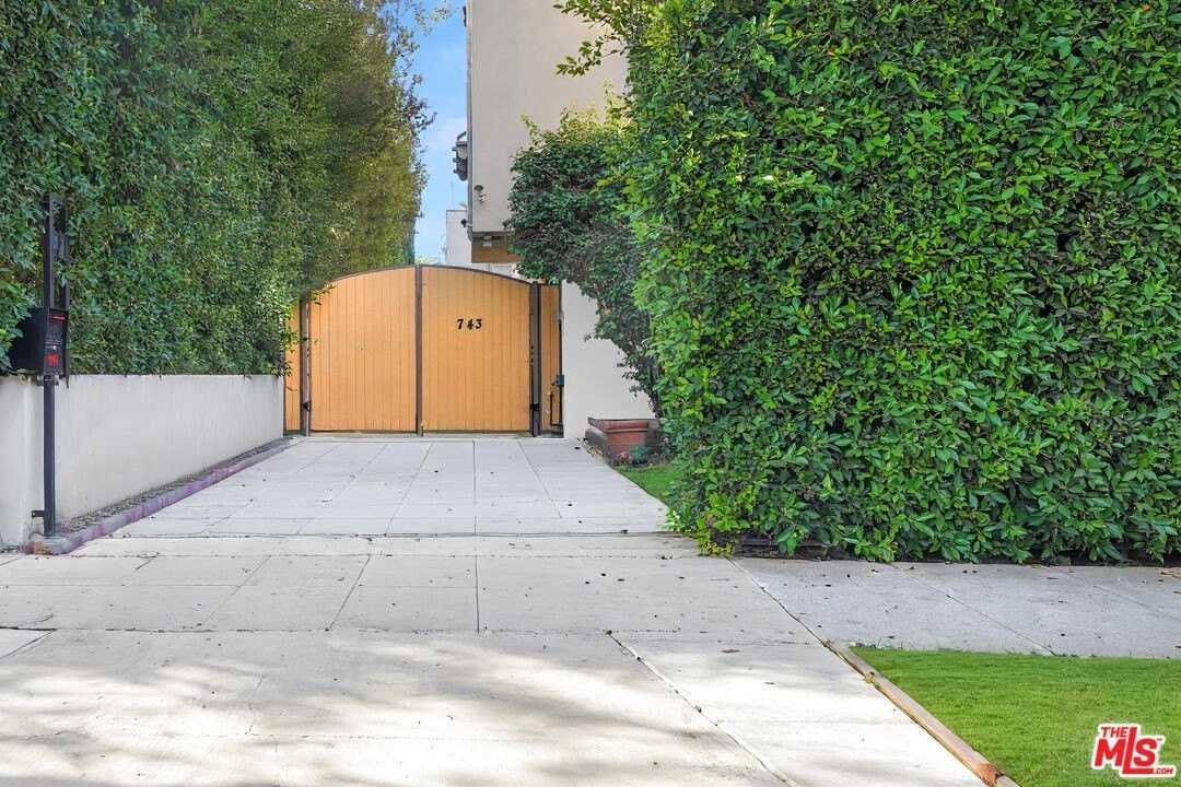 743 N Las Palmas Ave - Photo 3 of 29