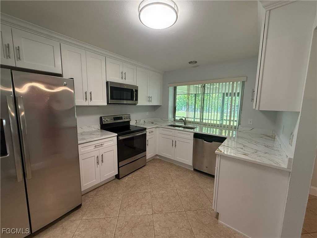 4524 Se 11th Pl - Photo 4 of 31